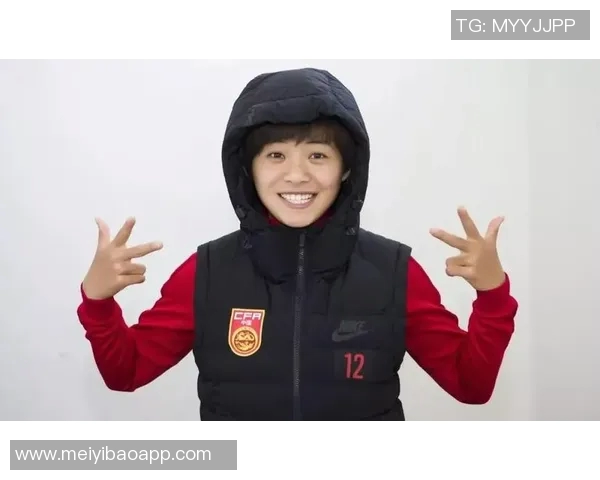 足球明星短发造型女款时尚解析与搭配技巧分享