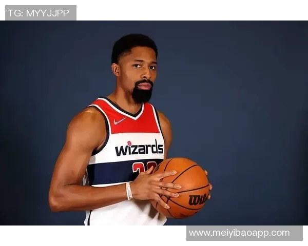 足球明星中的奇才谁能踢出让人惊叹的诡异球技